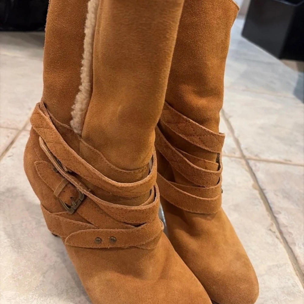 Chic Tan Suede Heeled Boots with Straps